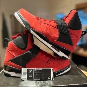 Jordan Flight 45 High
Varsity Red Black Like new *VNDS* replacement box